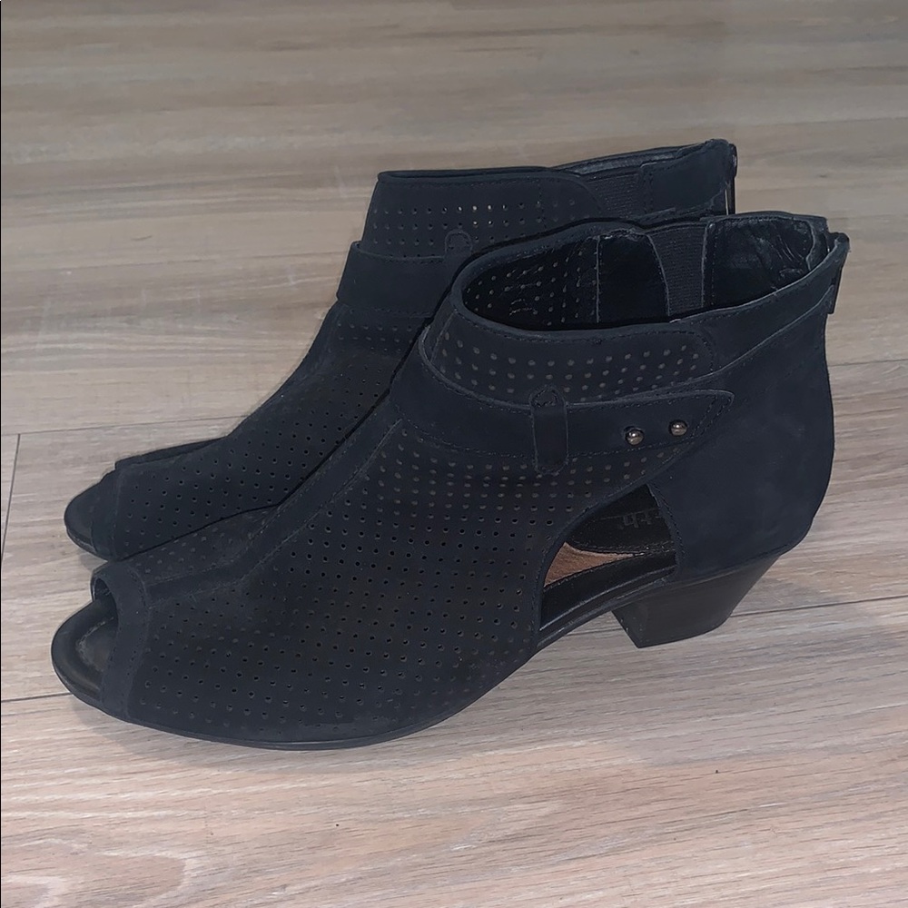 Earth Intrepid Black Leather Zip Up Boots Sandals